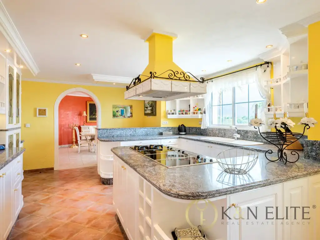 Cocina de Casa o chalet en venta en La Nucia con Calefacción, Jardín privado y Terraza