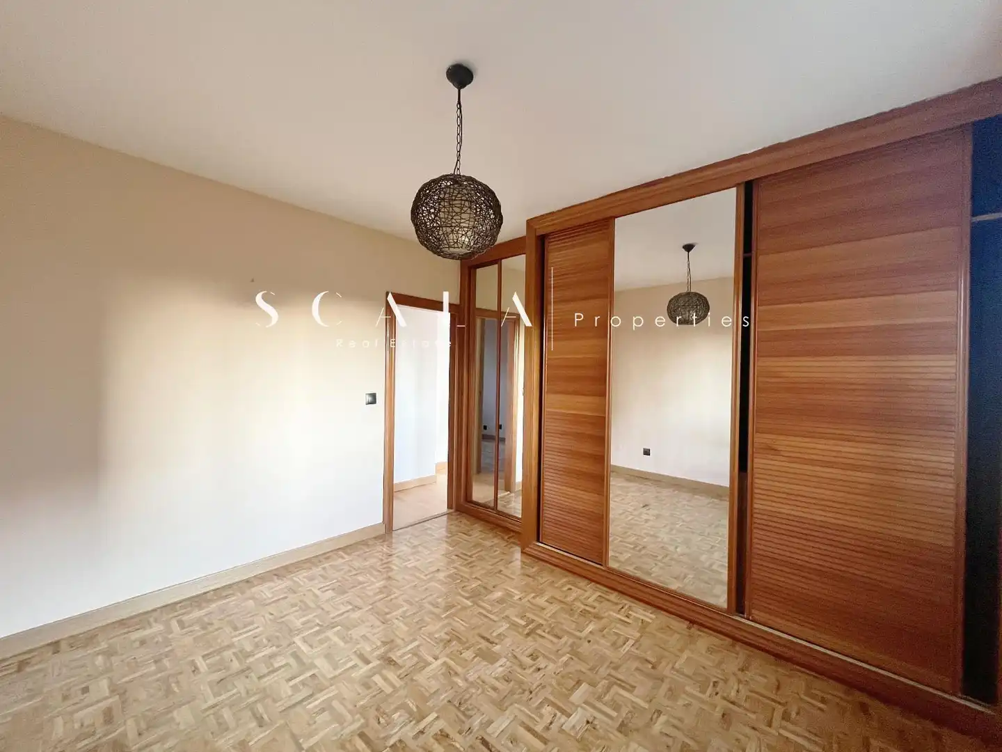 Habitación de Piso de alquiler en Madrid con Aire acondicionado, Calefacción y Parquet