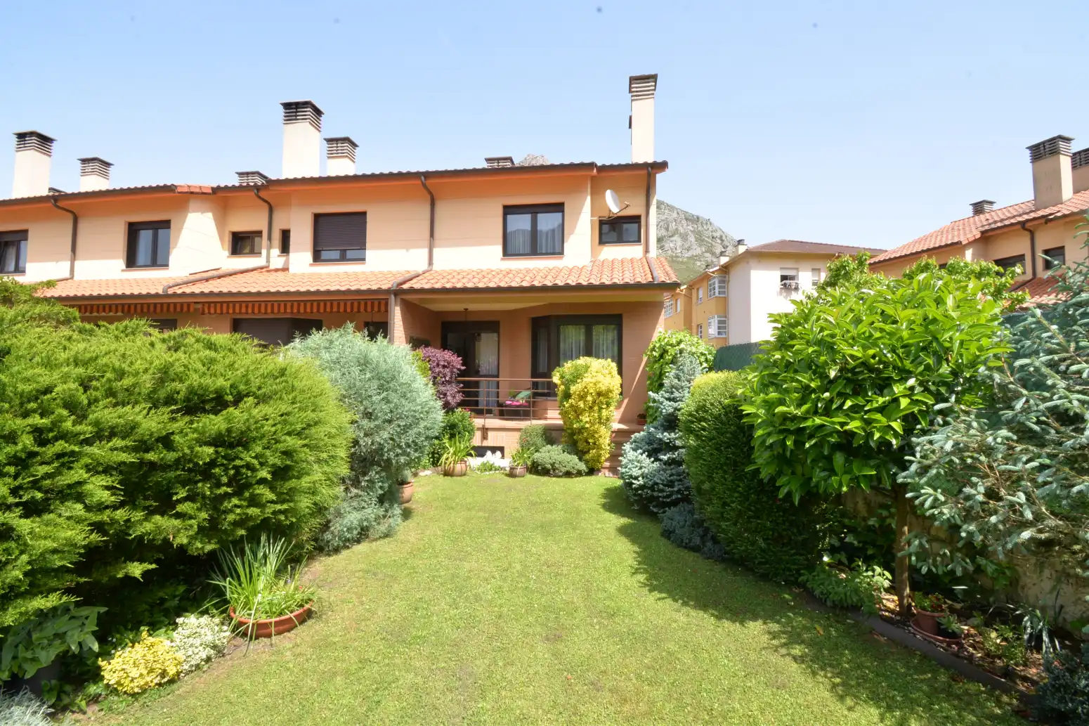 Jardín de Casa adosada en venta en Morcín con Calefacción, Jardín privado y Terraza