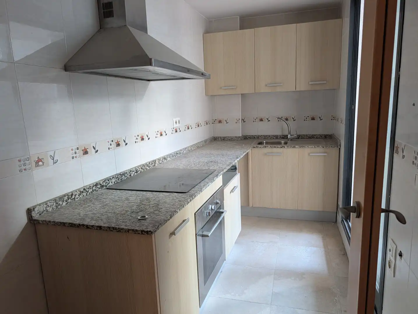 Küche von Wohnung zum Verkauf in Gilet mit Terrasse und Ofen