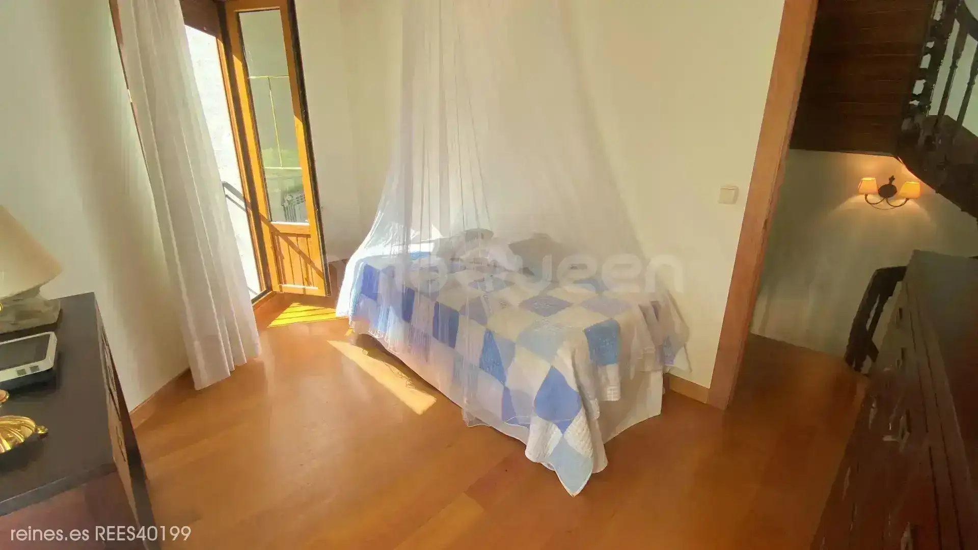 Dormitori de Casa o xalet en venda en Santo Adriano amb Calefacció, Jardí privat i Terrassa