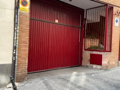 Vista exterior de Garatge en venda en Madrid