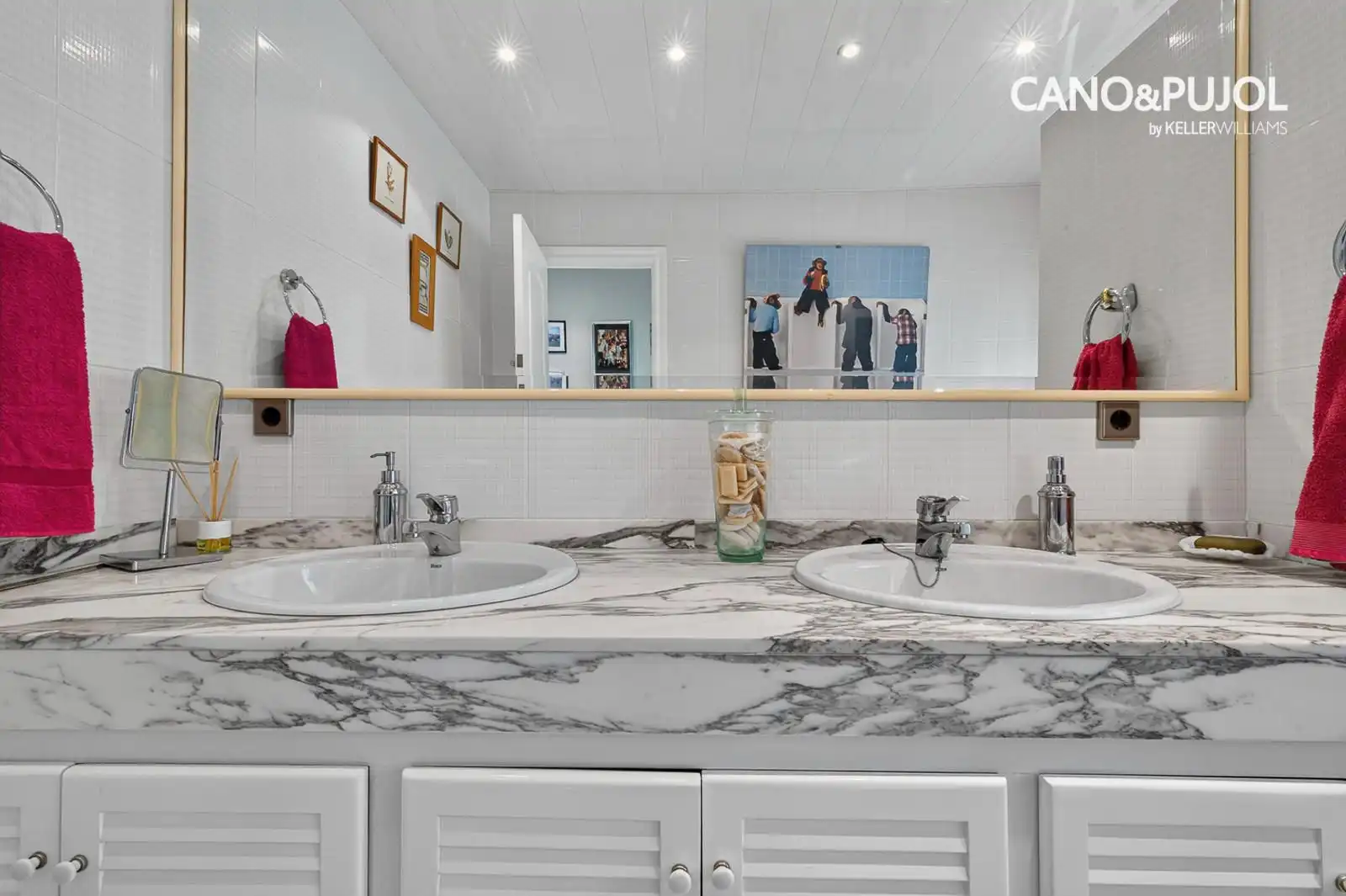 Bathroom of Houses for sale in Ca n'Oriol