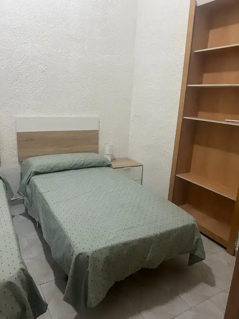 Schlafzimmer von Erdgeschoss zur Miete in Valencia mit Klimaanlage und Möbliert