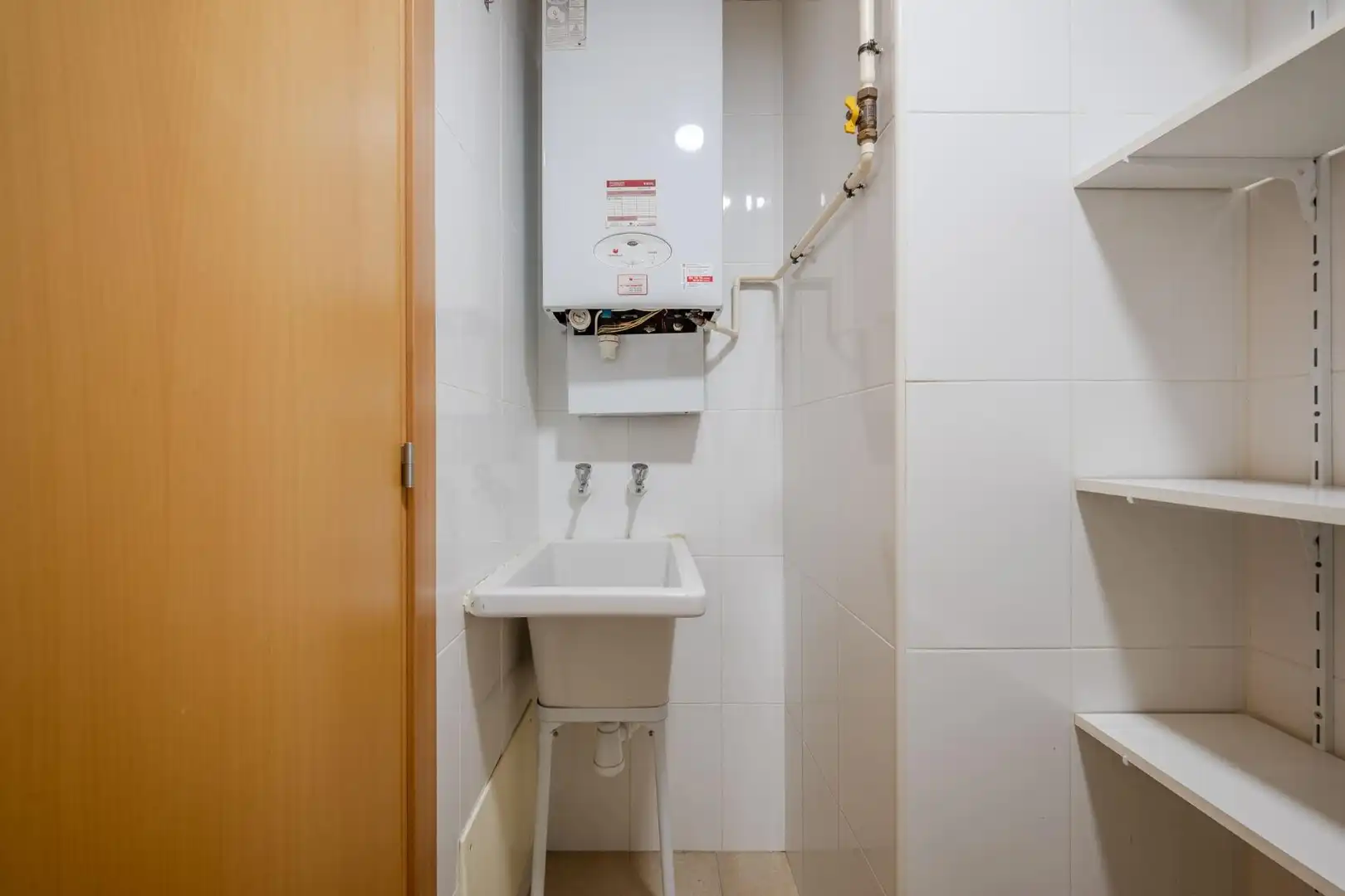 Badezimmer von Wohnung zur Miete in Salt