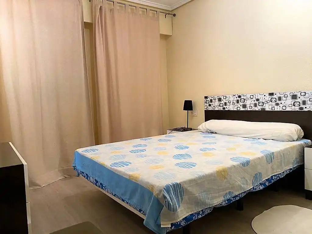 Dormitori de Pis de lloguer en Alicante / Alacant amb Aire condicionat, Parquet i Terrassa