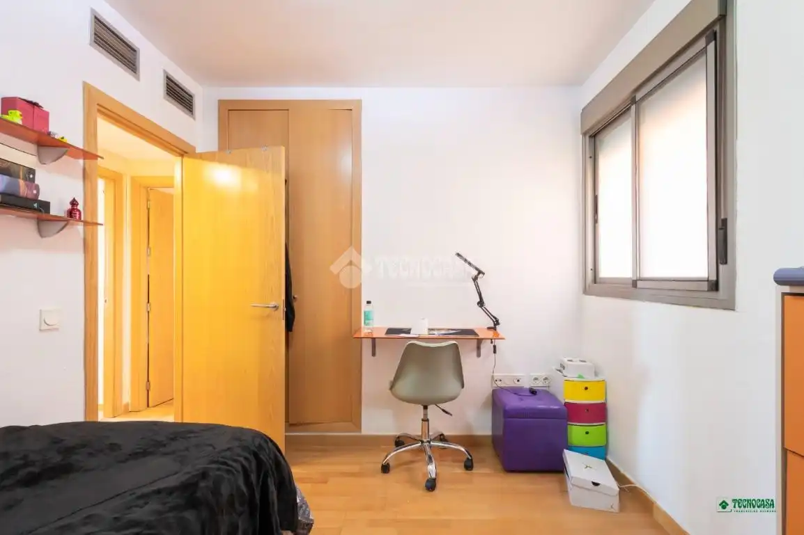 Habitación de Piso en venta en Almería con Terraza, Trastero y Piscina comunitaria