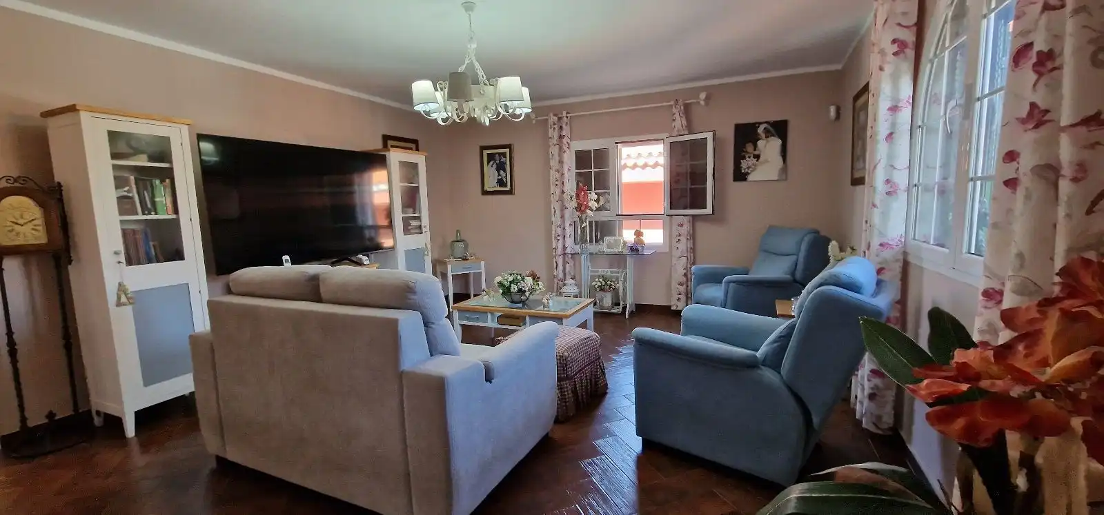 Sala de estar de Casa o chalet en venta en Firgas con Jardín privado, Piscina y Amueblado