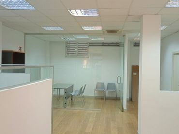 Locale commerciale in vendita a Frederic Mompou