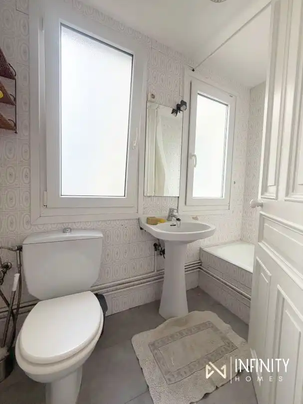 Baño de Piso de alquiler en Bilbao  con Calefacción, Terraza y Balcón