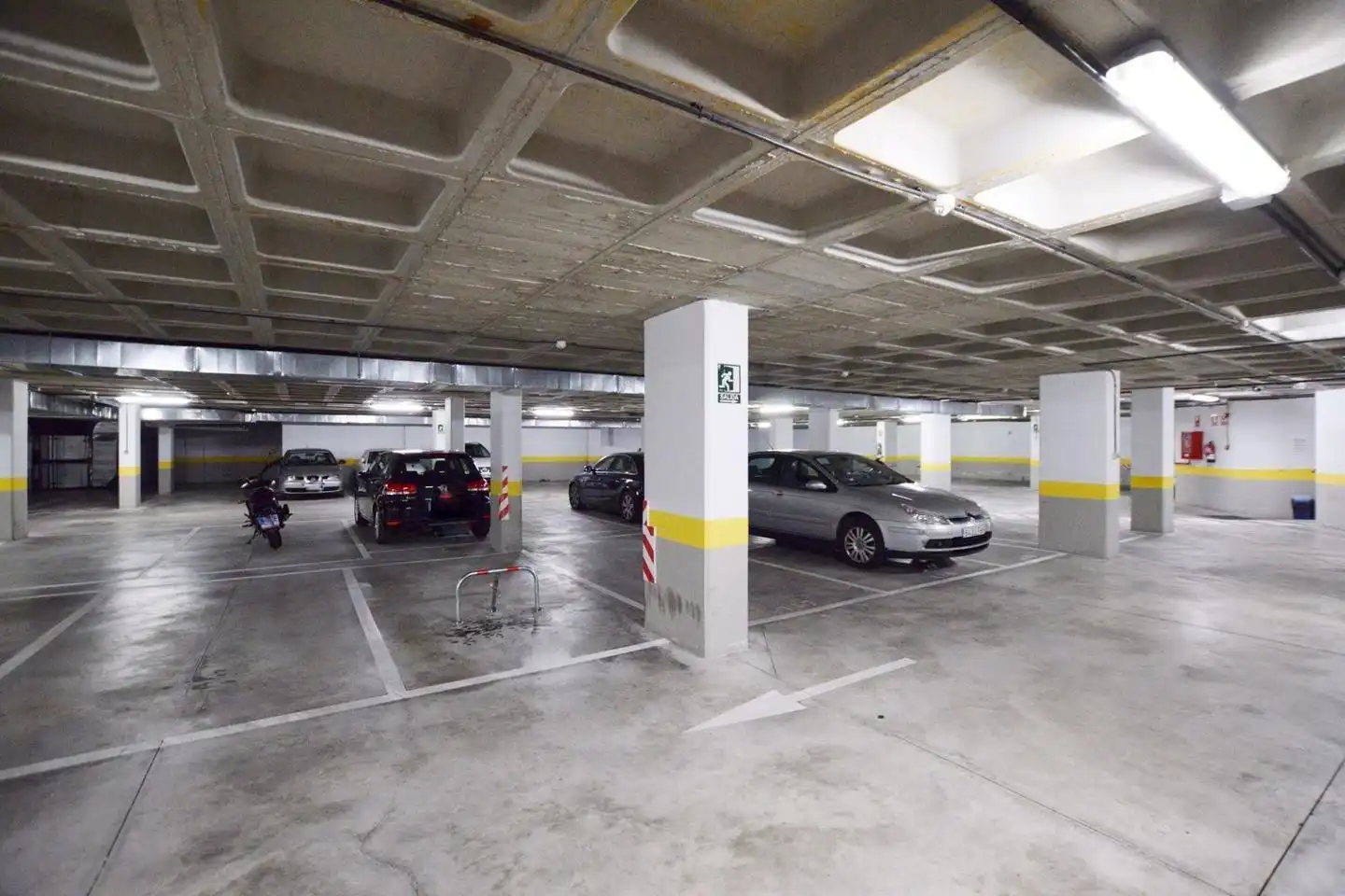 Parking de Piso en venta en Madrid con Aire acondicionado, Calefacción y Trastero