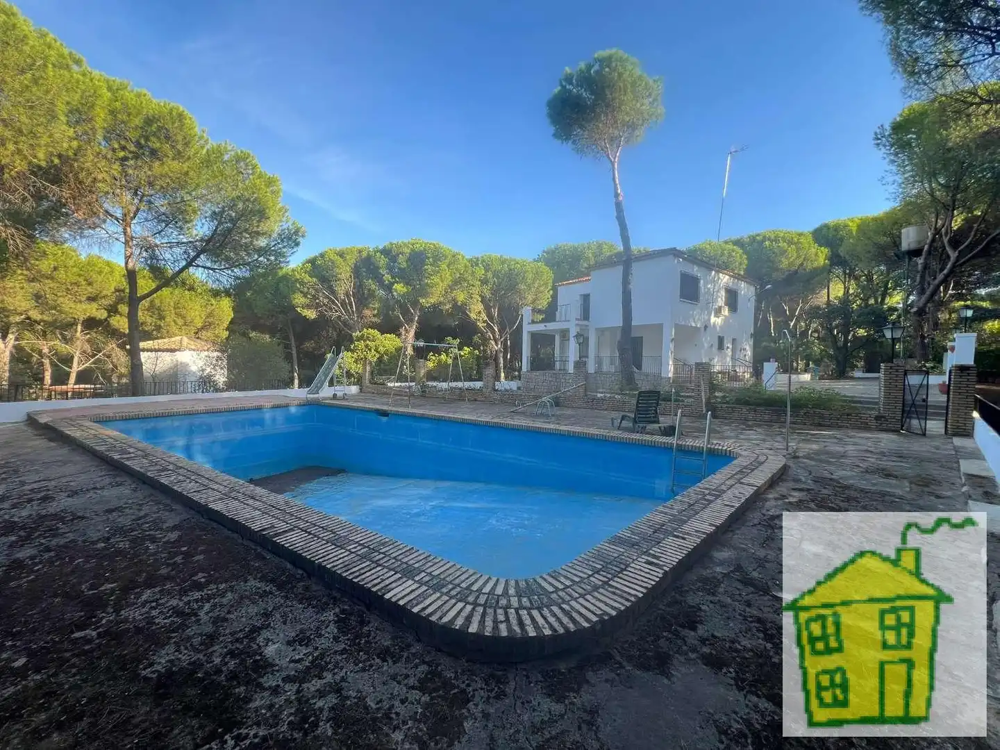 Country house with pool for sale in Andújar