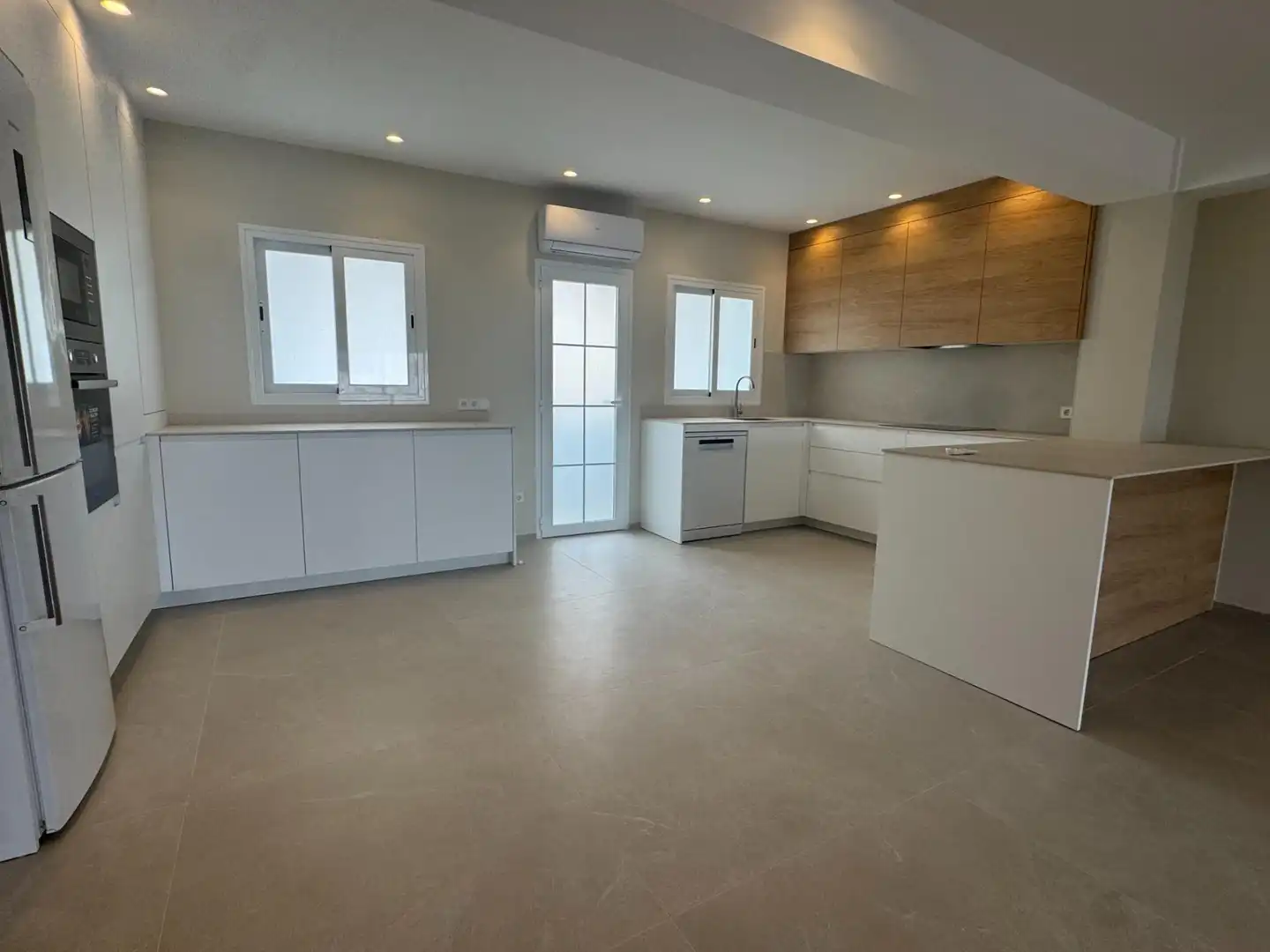 Flat for rent in Carrer GENERAL RIERA, Bons Aires