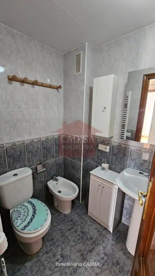 Bany de Pis de lloguer en Villares de la Reina amb Calefacció i Moblat