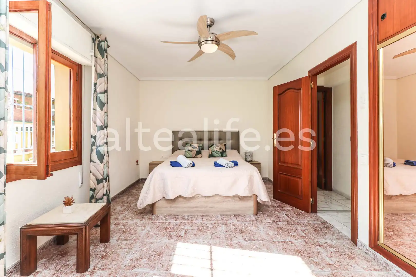 Schlafzimmer von Dachboden zum Verkauf in Benidorm mit Klimaanlage und Terrasse