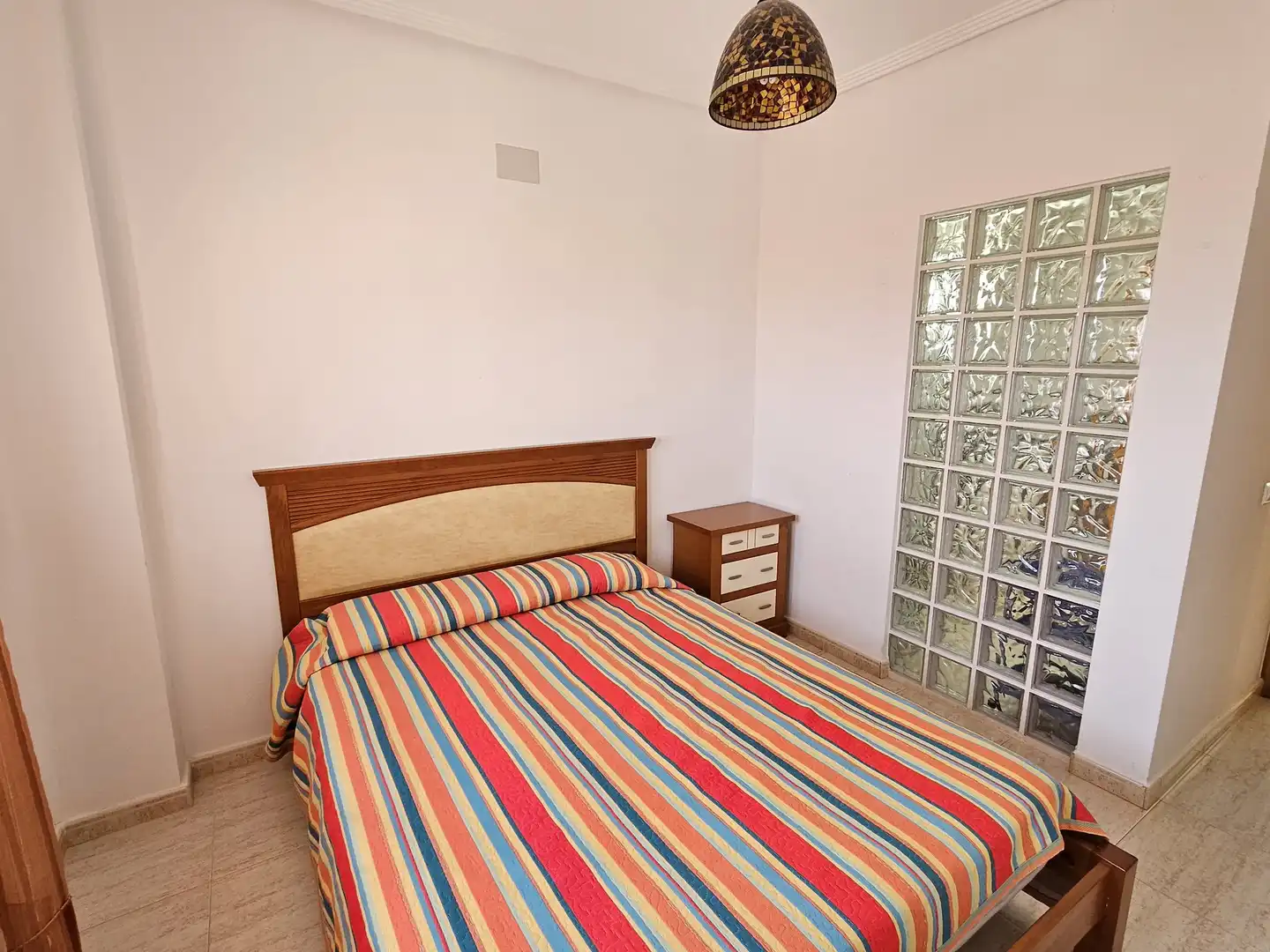 Habitación de Piso de alquiler en Santa Pola con Terraza y TV