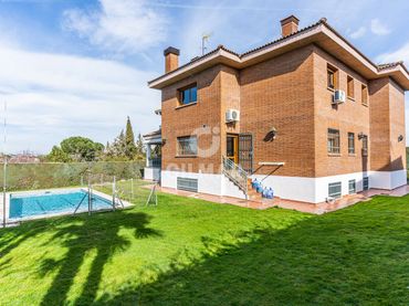 Xalet amb piscina en venda a Pueblo