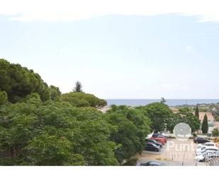 Vista exterior de Pis en venda en Premià de Dalt amb Aire condicionat i Balcó