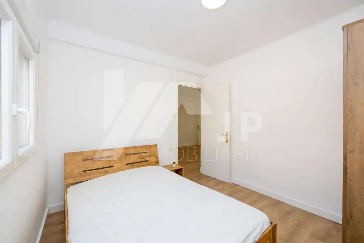 Habitación de Piso de alquiler en Granada con Aire acondicionado, Amueblado y Lavadora