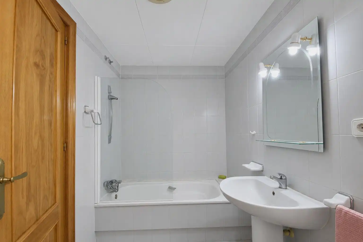 Bathroom of Flat for sale in Vilanova i la Geltrú  with Heating, Terrace and Balcony