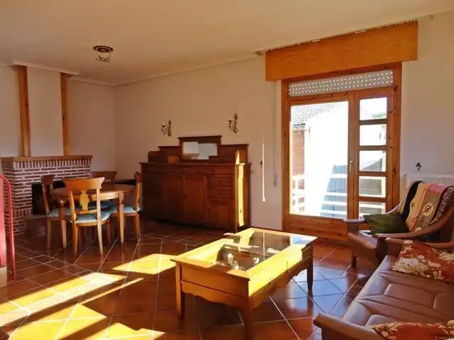 Comedor de Casa adosada en venta en Hontoria del Pinar con Calefacción, Terraza y Trastero