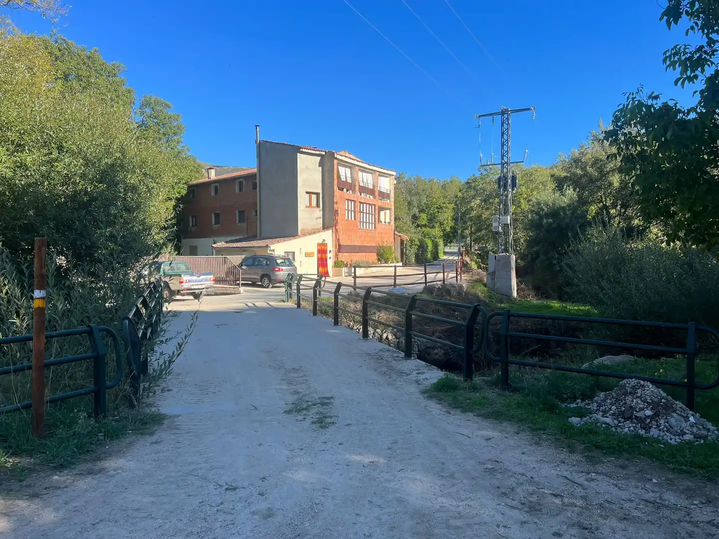 Vista exterior de Casa o chalet en venta en Navacepedilla de Corneja con Calefacción, Jardín privado y Parquet