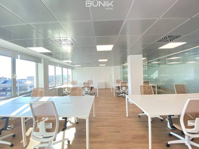 Oficina en Alquiler en Barri de les Corts