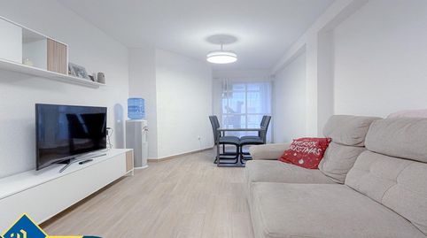 Apartamento renovado con terraza, en la provincia de Alicante, en la ciudad de Torrevieja, en la zona de Playa de los Locos. 3 hab, imatge 3