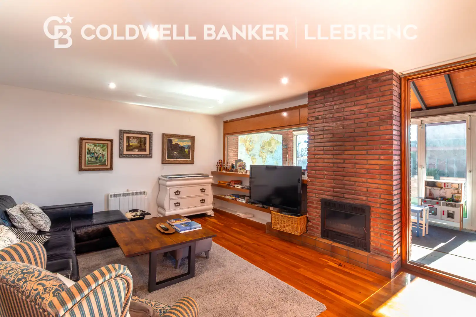 Living room of Houses for sale in Sant Cugat del Vallès  with Air Conditioner, Heating and Private garden