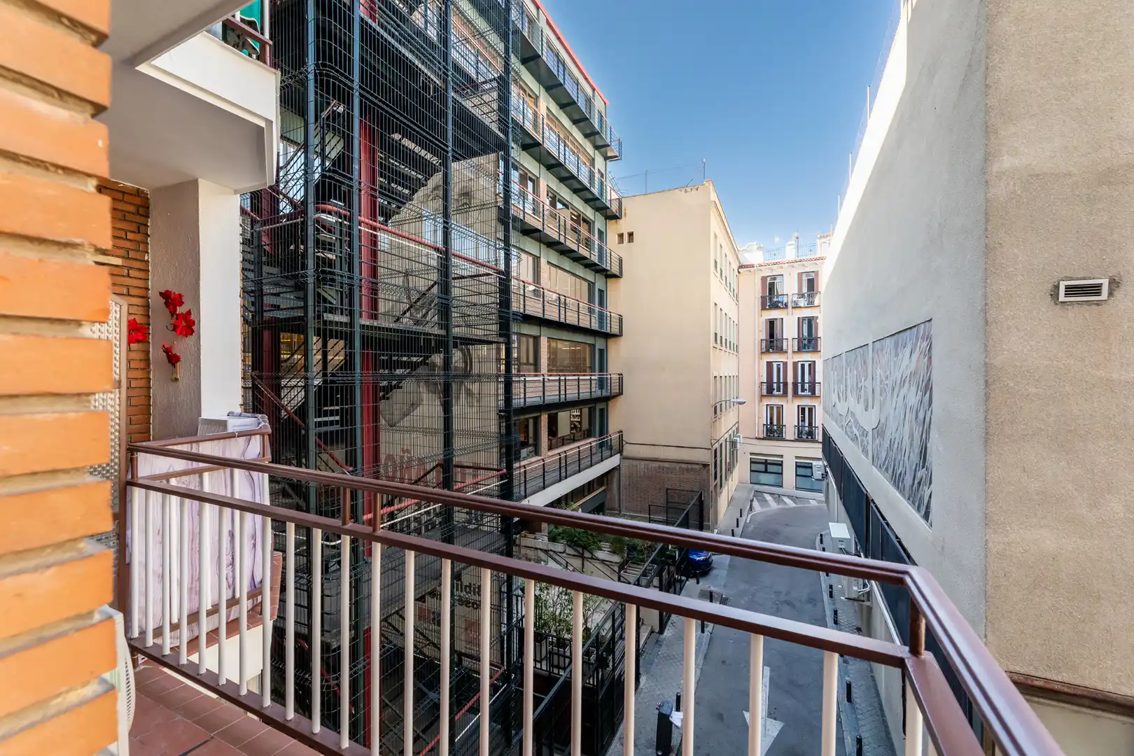 Vista exterior de Pis en venda en Madrid amb Calefacció i Terrassa