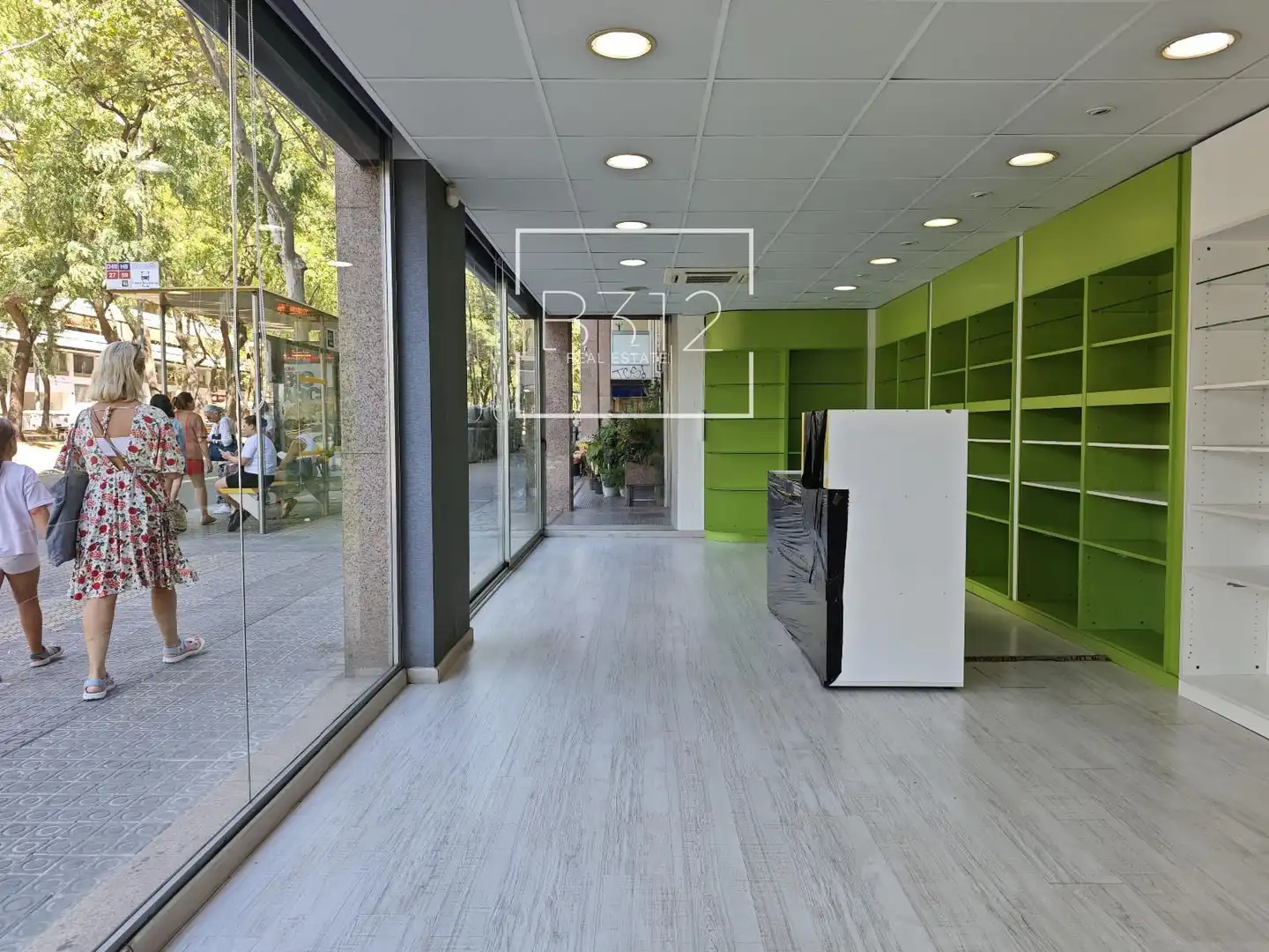 Local comercial de lloguer a Josep Tarradellas, imagen 5