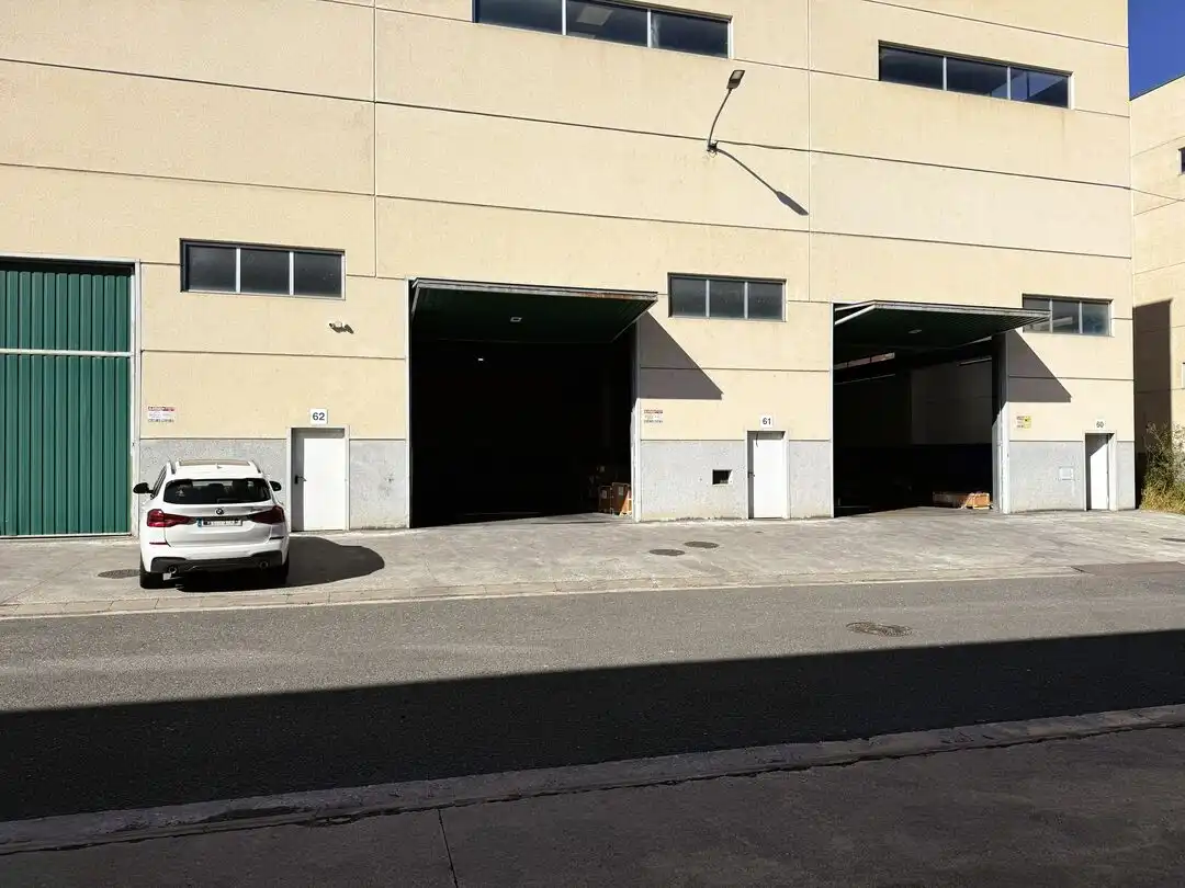 Industrial building to rent in Goardia Industrialdea