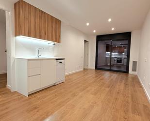 Living room of Flat for sale in  Barcelona Capital  with Air Conditioner, Parquet flooring and Balcony