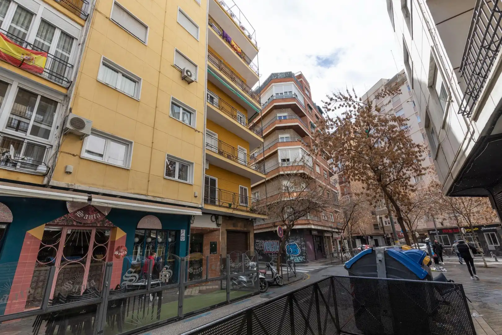 Außenansicht von Wohnung zum Verkauf in Granada mit Parkett