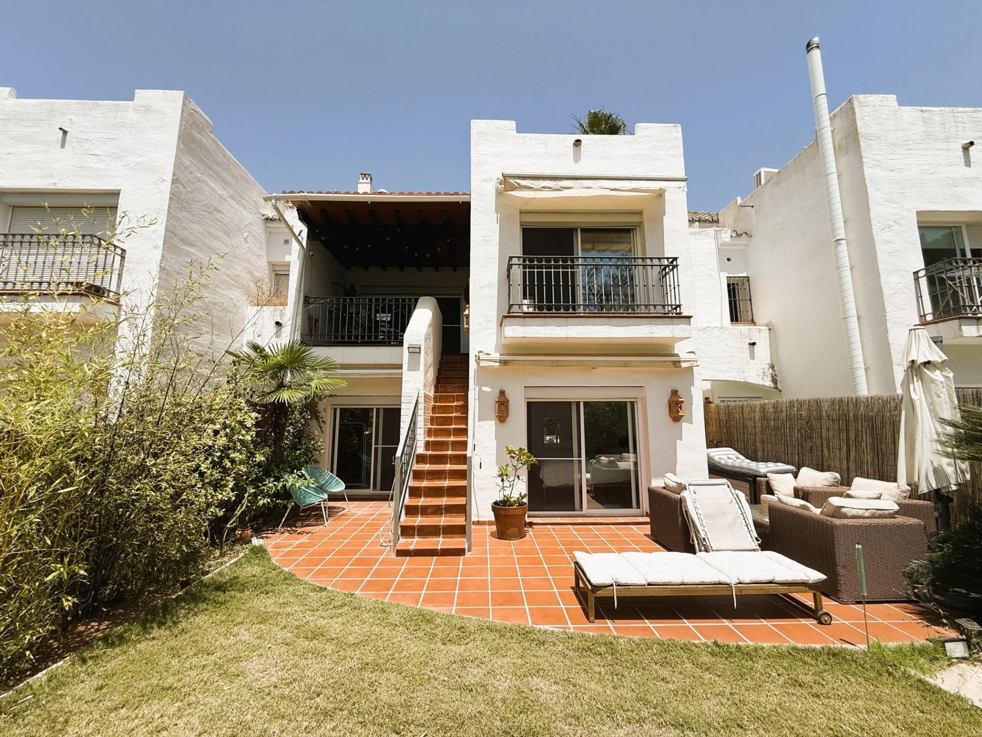 Jardí de Casa adosada en venda en Istán amb Jardí privat, Terrassa i Piscina comunitària