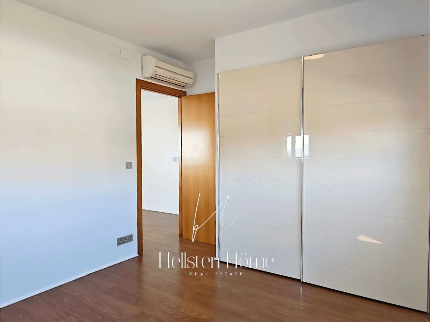 Dormitori de Casa o xalet en venda en Corbera de Llobregat amb Jardí privat, Terrassa i Traster