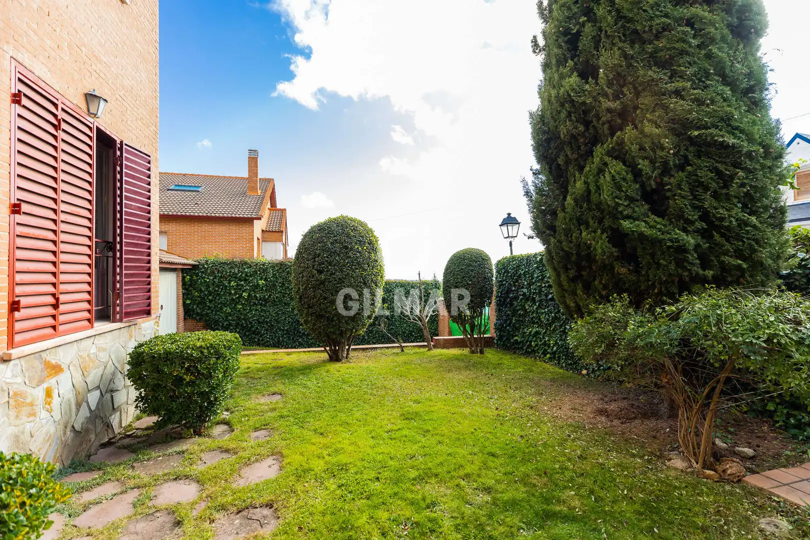 Jardín de Casa adosada en venta en Cercedilla con Calefacción, Jardín privado y Piscina