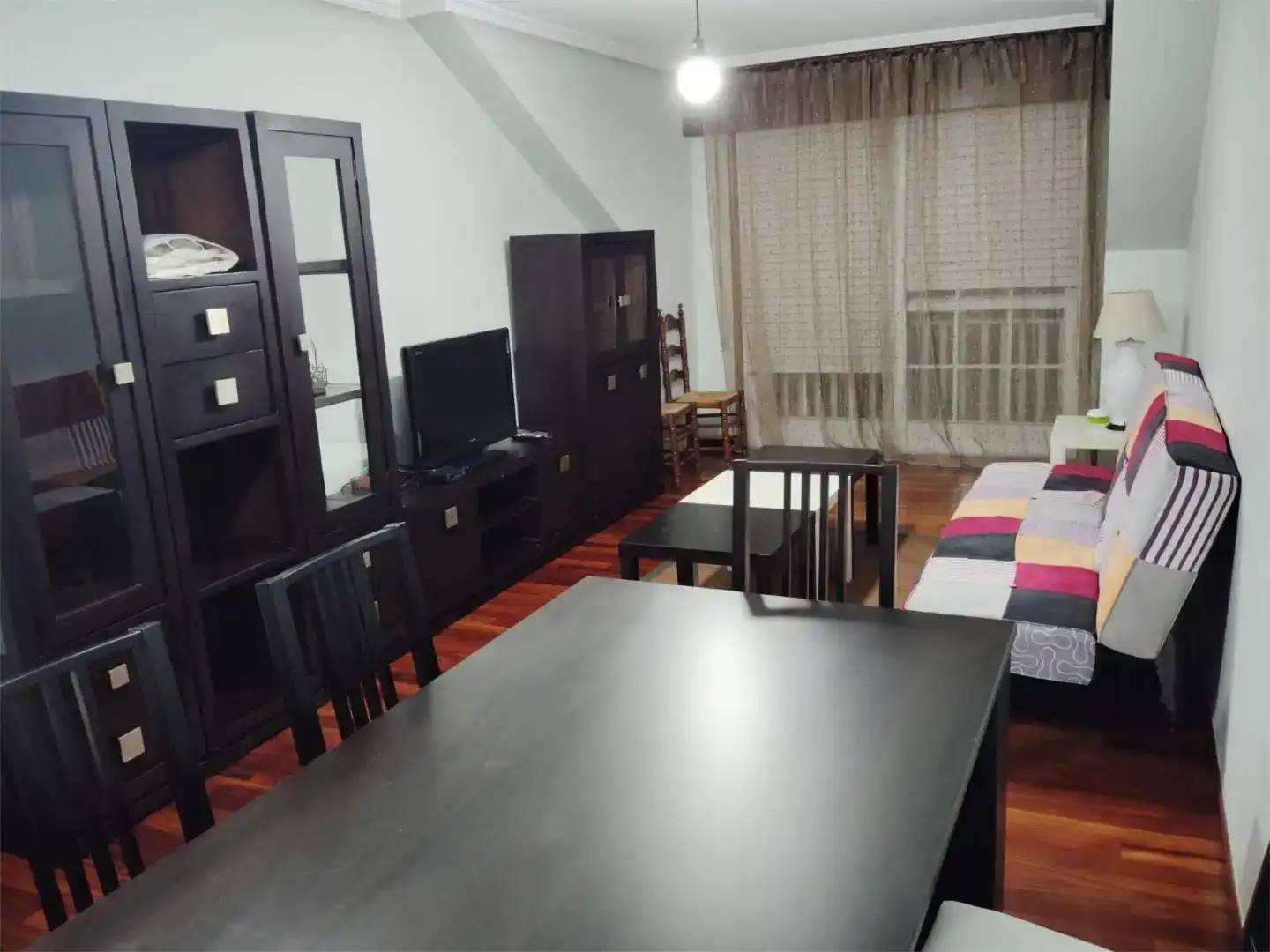 Wohnzimmer von Dachboden zur Miete in Pontevedra Capital  mit Parkett, Abstellraum und Möbliert