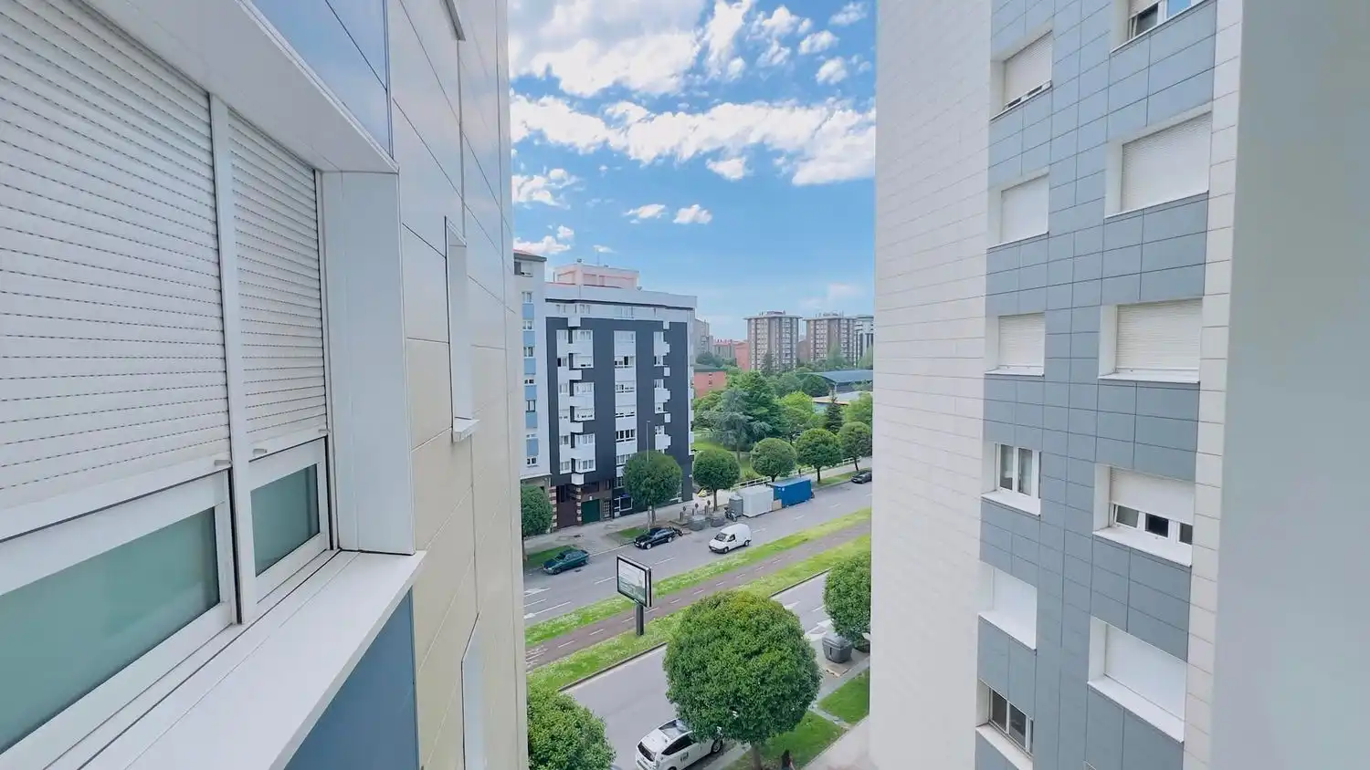 Vista exterior de Pis en venda en Gijón  amb Piscina
