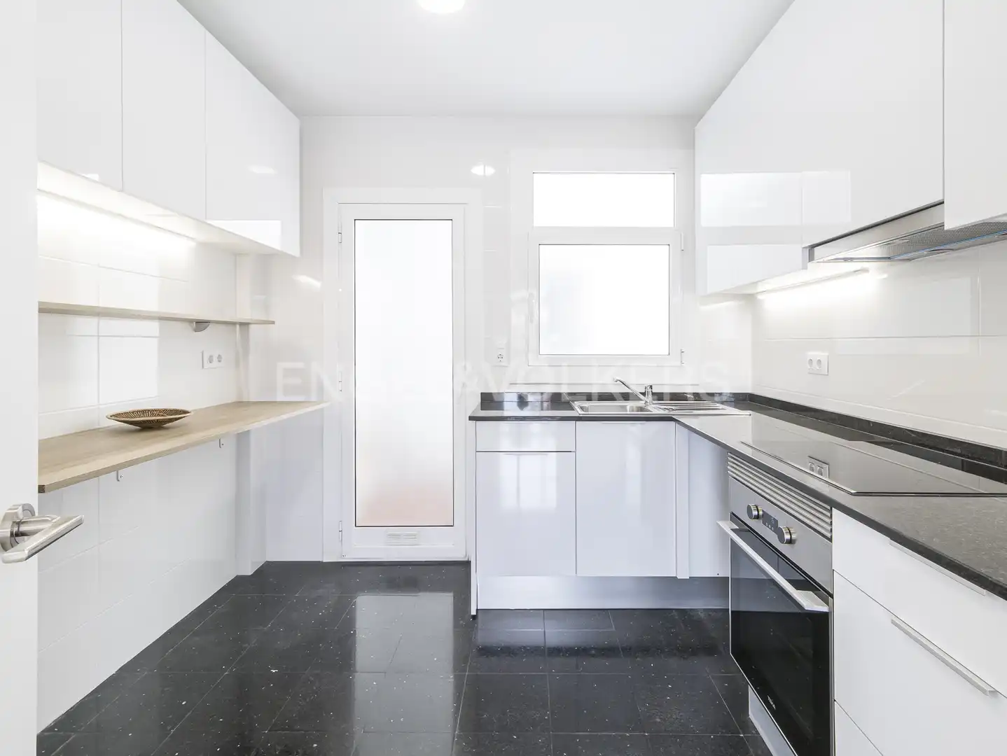 Cuina de Àtic de lloguer en Barcelona amb Aire condicionat, Calefacció i Parquet