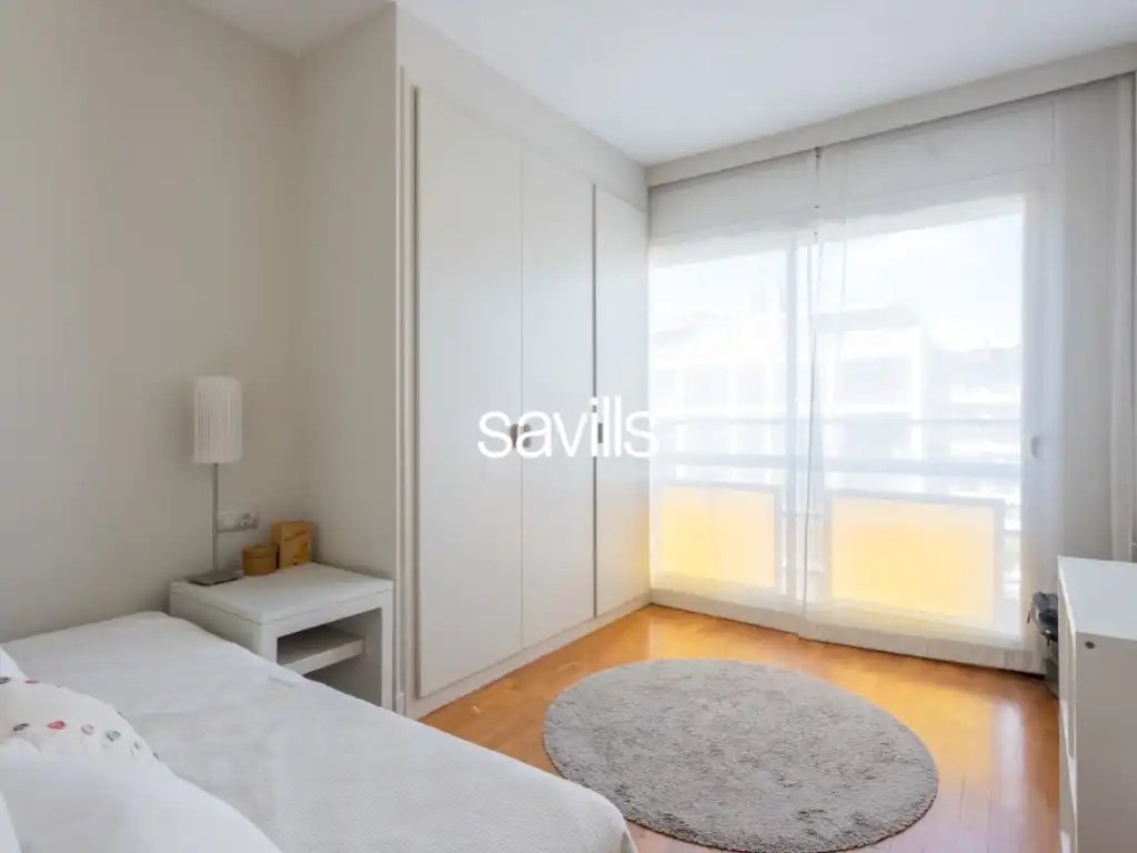 Schlafzimmer von Wohnungen zum Verkauf in Barcelona mit Schwimmbad und Balkon