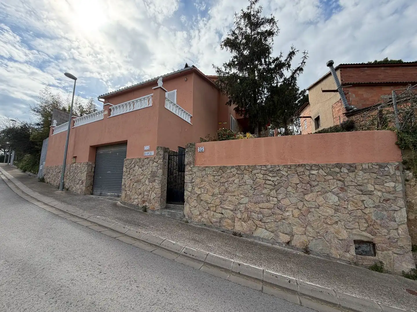 Vista exterior de Casa o xalet en venda en Llagostera amb Jardí privat, Terrassa i Traster