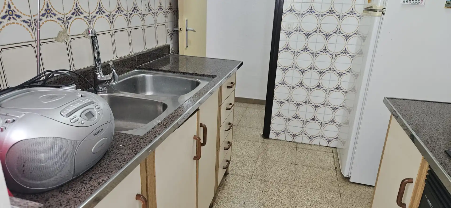 Küche von Wohnung zum Verkauf in Tarragona mit Klimaanlage, Terrasse und Abstellraum