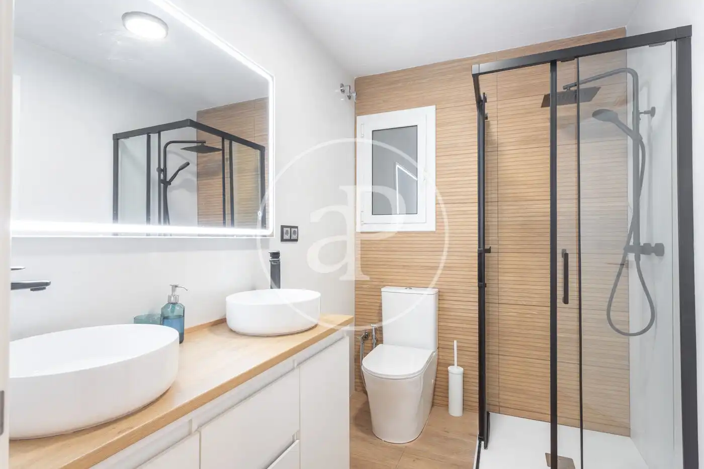 Flat for rent in Carrer de la Marina, Fort Pienc