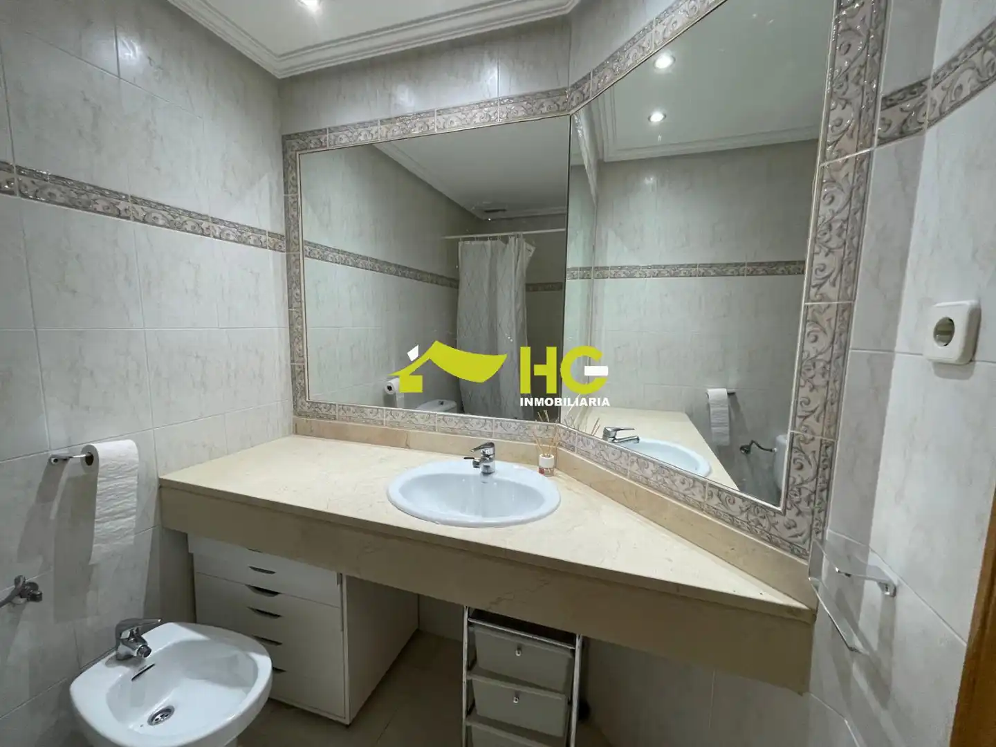 Baño de Piso para compartir en Villaviciosa de Odón con Aire acondicionado y Calefacción