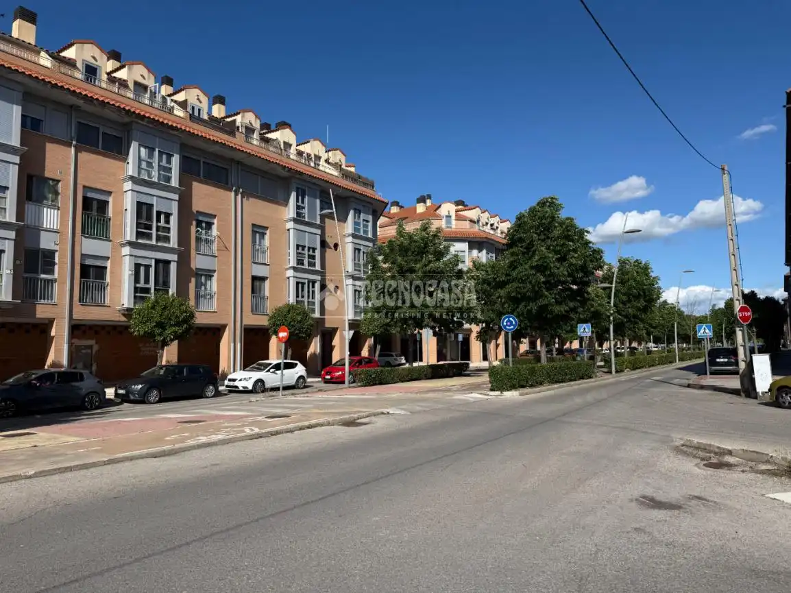 Vista exterior de Piso en venta en Alovera con Aire acondicionado, Calefacción y Terraza