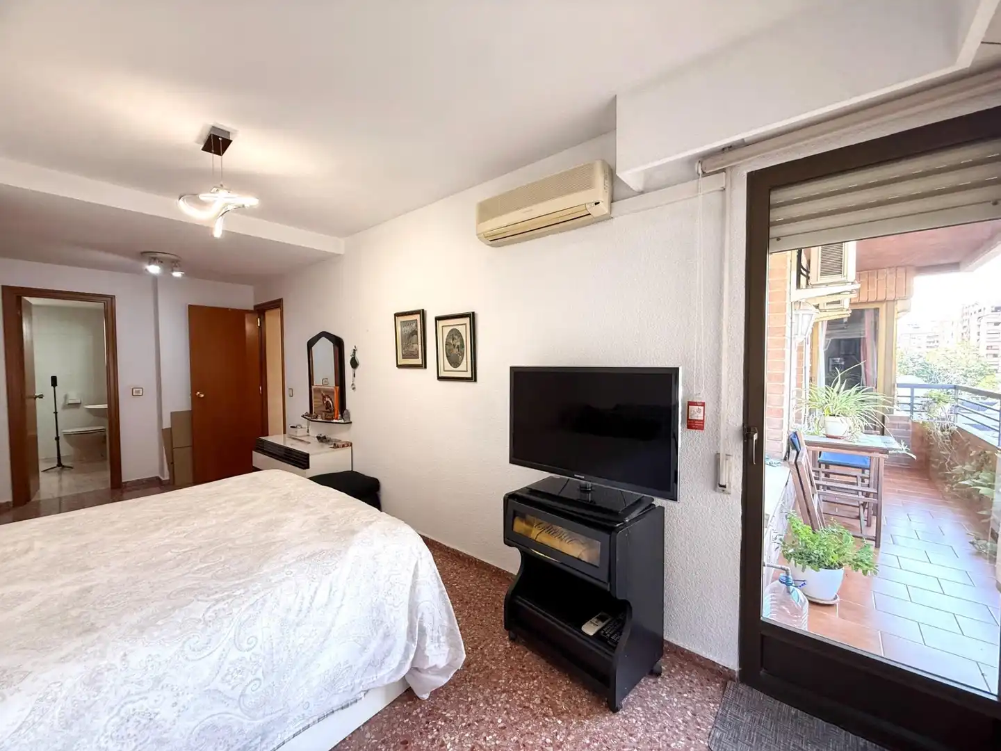 Habitación de Piso en venta en Valencia con Aire acondicionado, Terraza y Balcón