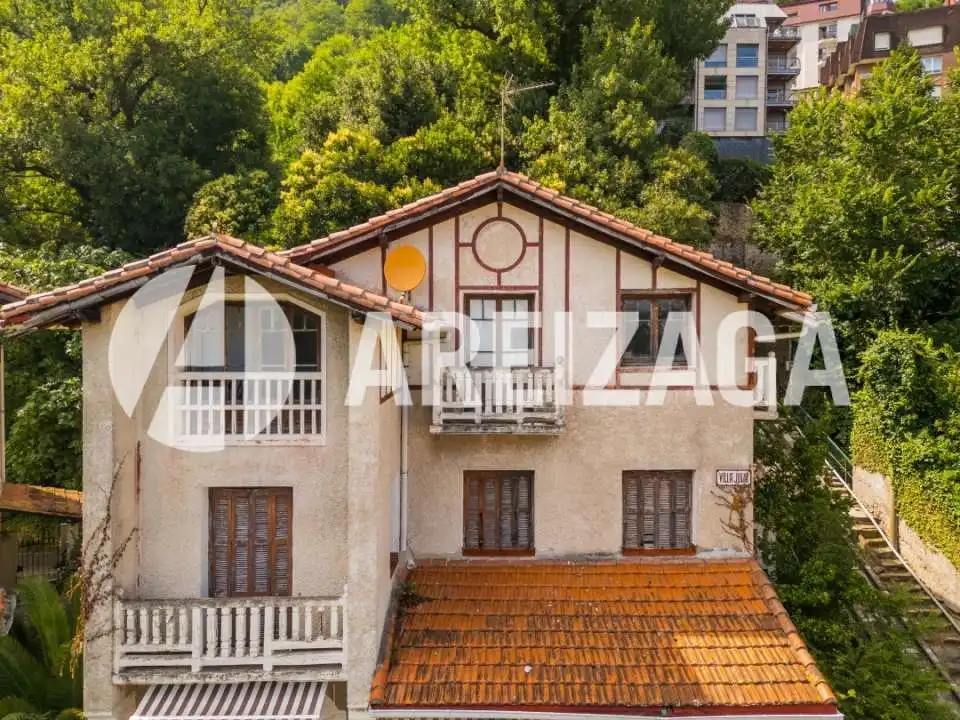 Vista exterior de Casa o xalet en venda en Donostia - San Sebastián  amb Calefacció, Jardí privat i Terrassa
