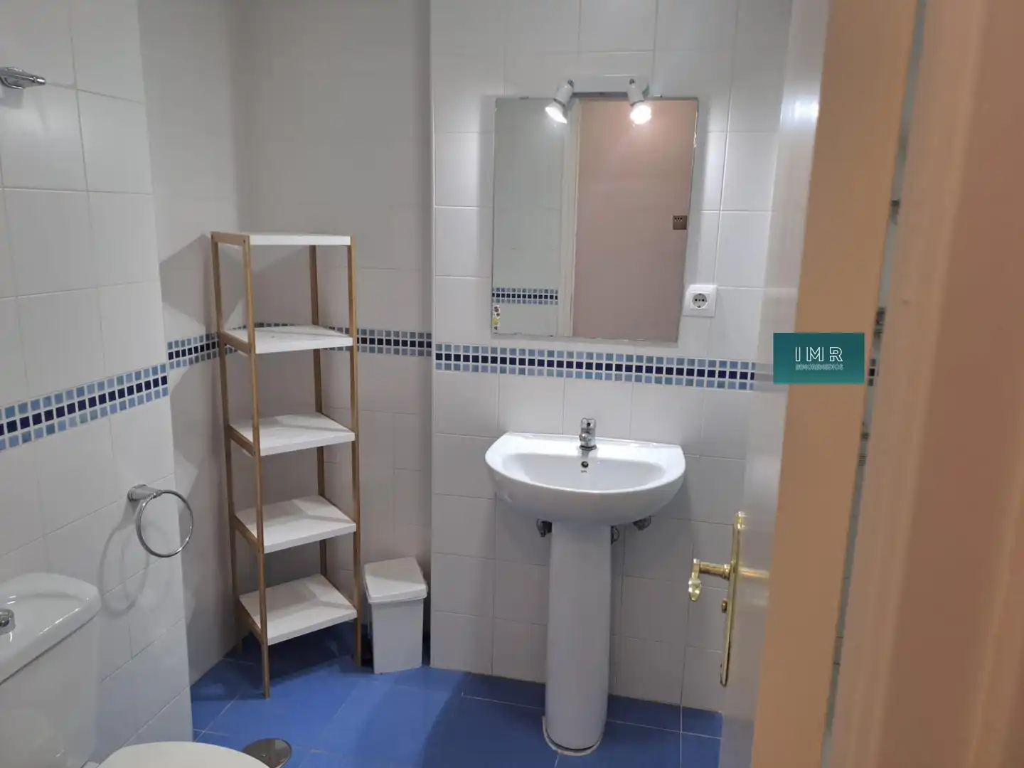 Bathroom of Flat for rent in Sevilla  with Air Conditioner and Storage room