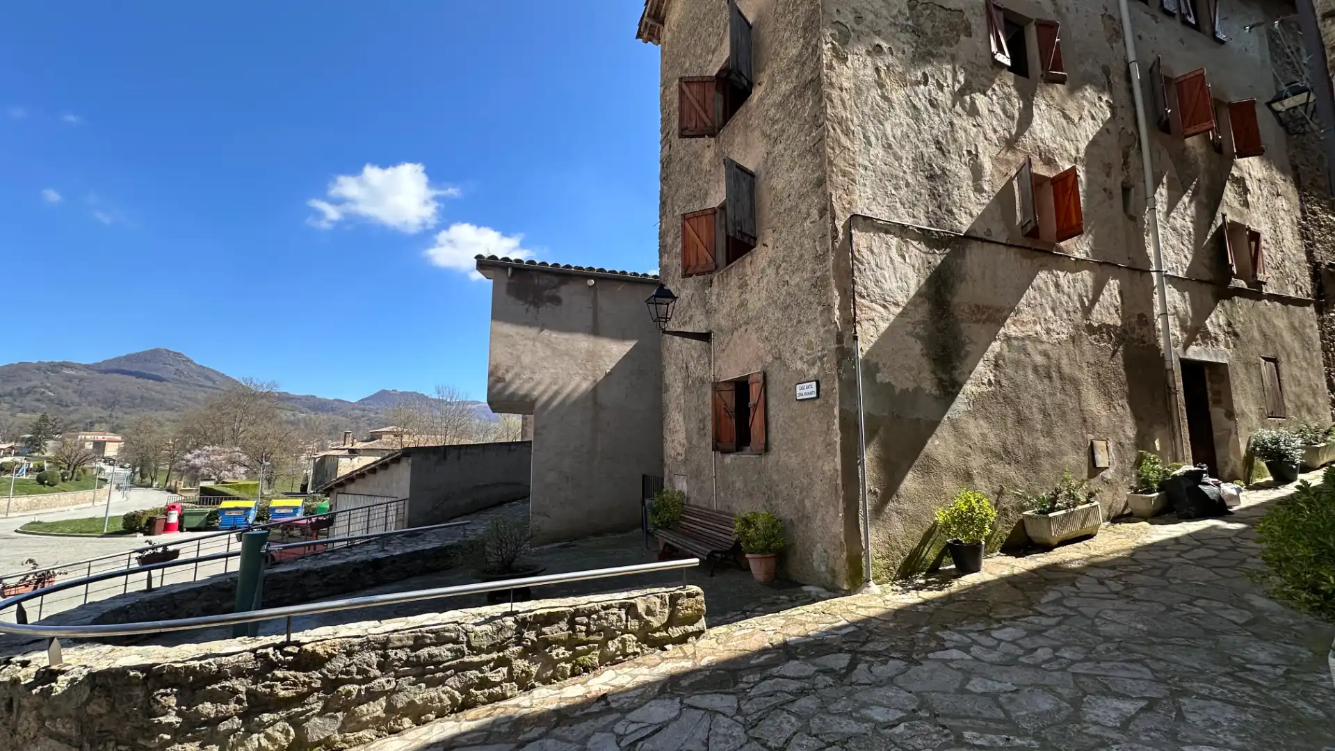 Vista exterior de Casa adosada en venda en Vidrà amb Traster, Moblat i Forn